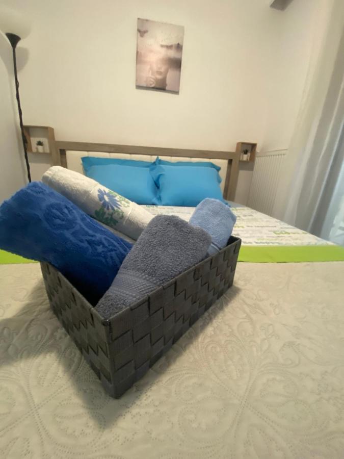 Lovely 2-Bedroom Appartement With Free Parking Agia Triada  Eksteriør billede